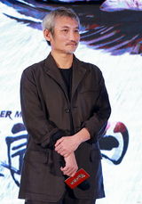 组图：张涵予称杨子荣附体 打飞机腰伤没复发