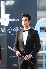 独家高清：又是一年百想红毯 众星云集争奇斗艳