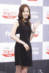 独家：《处世王》徐仁国李荷娜搭肩似亲姐弟