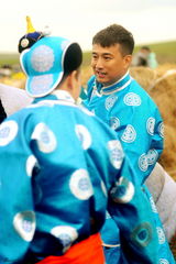 组图：《爸爸2》内蒙古大草原拍摄 萌娃受考验