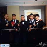 组图：吴京拄拐娶谢楠 angela石头当花童