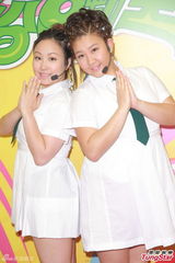 组图：郑欣宜被男伴托举 肥胖女星大摆撩人pose