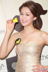 组图：岑丽香称婚后将与老公同享浸浴乐