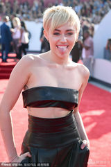 组图：霉霉齐臀短裤秀美腿 洛佩兹捆绑装狂露肉