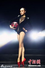 组图：足尖上的世界杯 东方芭蕾美女性感演绎