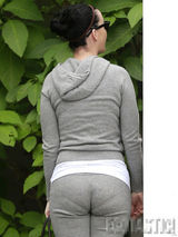 组图：凯蒂佩里灰色外套出行 紧身裤显内衣边际