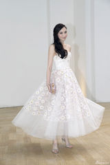 组图：吴佩慈受邀巴黎高定秀 蕾丝裙飘逸似仙子