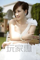 组图：孙宁纯美造型登封面 气质温婉尽显女人味