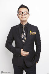 组图：黄海波时尚写真变身型男俏皮搞怪