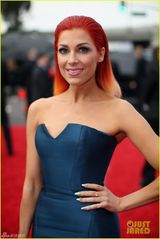 组图：56届格莱美红毯 泰勒透视麦当娜反串绅士