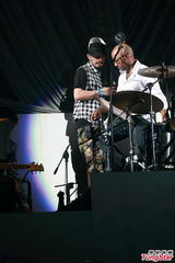 组图：侧田演唱会女友首曝光 杨千嬅轰其欠歌债