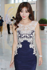 组图：柳岩进军游戏业 蕾丝短裙大秀婀娜蜂腰