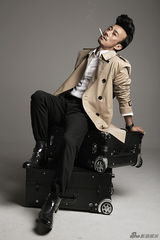 组图：赵立新写真教授变身气场男神