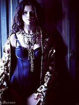 组图：赛琳娜与情色摄影师合作 闺房内衣照娇艳