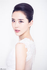 组图：颜丹晨梦幻新娘写真 诠释幸福女人