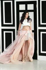 组图：张靓颖《BAZAAR》MV幕后揭秘疯狂变装