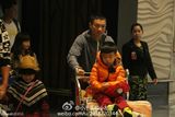 组图：《爸爸2》星爸萌娃抵新西兰 妈妈团随行