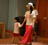 组图：李湘携Angela参加公益活动 计划明年添丁