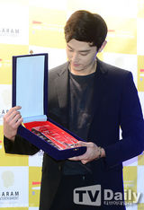 组图：权律韩艺璃任韩影像资料院宣传大使