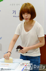 组图：T-ara等参与选举投票 美女如云风景独好