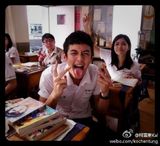 组图：群星祝福高考考生 何炅搞笑扮哈利波特