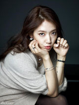 组图：朴信惠拍写真 魅力微笑优雅可爱