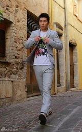 组图：窦骁戛纳街拍写真 清爽帅气展成熟魅力