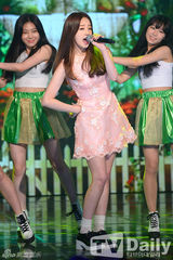 组图：Super Junior凭新歌再夺冠 利特举奖杯喜笑颜开