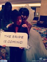 组图：吴京拄拐娶谢楠 angela石头当花童