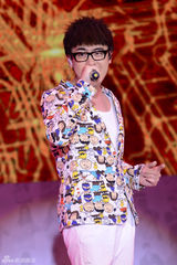 组图：李健回清华放歌 望学弟妹拥有年轻的心