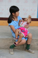 组图：《爸爸去哪儿》萌娃带娃大作战