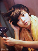 组图：“水球”小鲜肉走红 山崎贤人眉清目秀