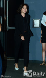 组图：《挑战超模》办发布会 首次男女混练