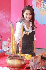 组图：周秀娜不知旧爱分手 为演出苦练手语