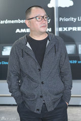 组图：《闯入者》亮相多伦多 王小帅现身机场