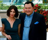 组图：《摩纳哥王妃》发布会 妮可基德曼献飞吻