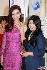 组图：李嘉欣爱子容貌被拍曝光 怒斥不妥当