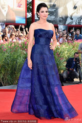 组图：威尼斯开幕红毯 女星路易莎-拉涅利现身