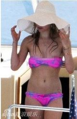 组图：艾薇儿疑卷入好莱坞艳照门 昔日裸照曝光