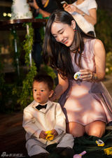 组图：霍思燕杜江为麟儿庆生 好友齐贺温馨融洽