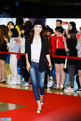 独家高清：金泰熙权相佑大咖齐捧场宋承宪新片