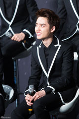 独家高清：EXO出道两年首开唱 11成员一夜长大