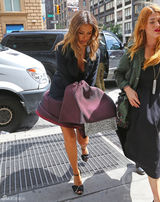 组图：吓呆！杰西卡-阿尔芭被大风掀裙露内裤