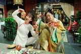 组图：新《还珠》小燕子令妃打架 争吃烤鸡场面搞笑