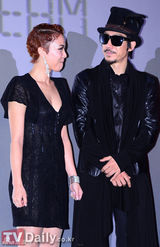 组图：韩星TigerJK尹美莱Bizzy组成新组合