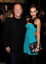 高清图：杰西卡-阿尔芭性感装扮亮相纽约时装周