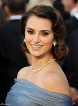 高清组图：奥斯卡红毯潘妮洛普-克鲁兹蓝色礼服