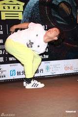 组图：陈奕迅台北签票遭台风搅局 演唱会曲目歌迷选