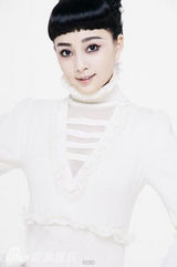 幻灯图：殷桃化身时尚达人 百变造型展现迷人风采