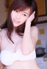 高清组图：周韦彤日本拍性感写真 比基尼秀美胸